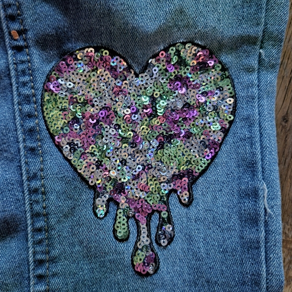 Vigoss 》 Girls' Skinny Jeans with Sequin Hearts | Size 6 - Picture 5 of 5